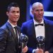 Zinedine Zidane (kanan) mengungkapkan keinginannya turun gunung dan menyebut satu tim yang ingin dilatihnya. (BEN STANSALL/AFP)