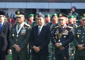 Gubernur Jawa Barat Dedi Mulyadi menegaskan NKRI hanya bisa kuat jika TNI dan rakyat bersatu. Pesan ini disampaikan saat peringatan HUT TNI ke-80 di Kodam III Siliwangi, Bandung. (foto: Uby/pasjabar)