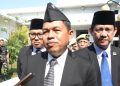 Gubernur Jawa Barat Dedi Mulyadi membuka pos pengaduan masyarakat di Gedung Sate dan meluncurkan gerakan sumbangan sukarela Rp1.000 untuk bantu warga sakit, anak putus sekolah, dan layanan hukum gratis. (foto: Uby/pasjabar)