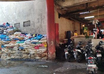 Sampah di Pasar Ciroyom