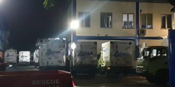 Kebocoran gas amonia terjadi di pabrik es Jalan Panyileukan, Bandung. Pekerja panik dan tiga orang sempat terjebak, namun berhasil selamat. Tak ada korban jiwa. (Uby/pasjabar)