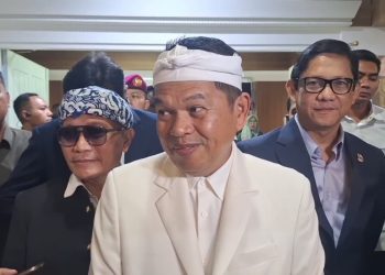 Gubernur Jawa Barat Dedi Mulyadi menghormati proses hukum pemeriksaan Wakil Wali Kota Bandung oleh Kejari. Ia minta semua pihak kooperatif dan Pemkot fokus pada pelayanan publik serta penanganan infrastruktur. (Uby/pasjabar)