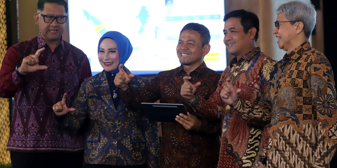 Bank bjb memaparkan kinerja keuangan solid dan strategi bisnis di Public Expose 2025. Fokus utama mencakup efisiensi biaya dana, transformasi digital, dan pembiayaan berkelanjutan untuk pertumbuhan berkesinambungan. (Eci/pasjabar)