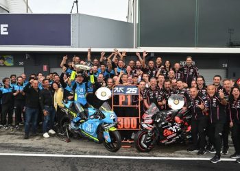 Tim Aprilia Racing dan Trackhose merayakan kemenangan pada MotoGP Australia 2025 di Sirkuit Phillip Island, Australia, Minggu (19/10/2025).