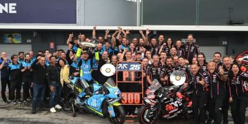 Tim Aprilia Racing dan Trackhose merayakan kemenangan pada MotoGP Australia 2025 di Sirkuit Phillip Island, Australia, Minggu (19/10/2025).