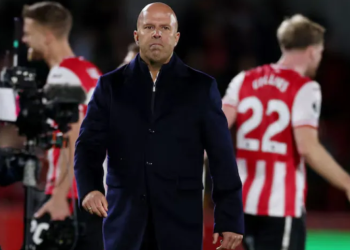 Arne Slot yang terlihat kesal karena Liverpool kalah empat kali beruntun di Premier League. (Action Images via Reuters/Paul Childs)