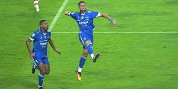 Luciano Guaycochea merayakan gol. (Foto: Official Persib)