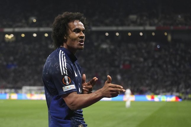 Joshua Zirkzee merayakan gol kedua Manchester United dalam laga perempat final leg pertama Liga Europa kontra Lyon, Jumat (11/4/2025) dini hari WIB. (c) AP Photo/Thibault Camus