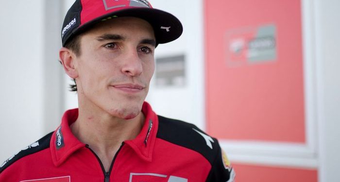 Pembalap Ducati Lenovo, Marc Marquez, setelah mengalami kecelakaan pada balapan MotoGP Indonesia di Sirkuit Mandalika, Lombok, Nusa Tenggara Barat, 5 Oktober 2025. (MOTOGP.COM)