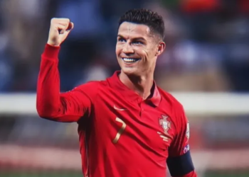 Portugal gagal memastikan tiket ke Piala Dunia 2026 usai ditahan imbang Hungaria 2-2. Cristiano Ronaldo mencetak dua gol, namun Szoboszlai jadi penyelamat di menit akhir. (Pinterest)