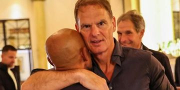 Frank De Boer diisukan jadi calon pelatih Timnas Indonesia. (Dok Simon Tahamata)