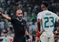 Kepemimpinan wasit Ahmad Al Ali di laga Arab Saudi vs Indonesia menuai pujian. (REUTERS/Stringer)