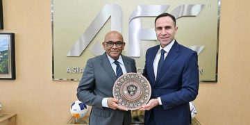 Timur Kapadze (kanan) diminta menjadi pelatih Timnas Indonesia. (Foto: Instagram/@timurkapadze18)