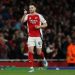 Bintang Arsenal, Declan Rice, buka suara usai terus-terusan dibandingkan dengan Moises Caicedo dari Chelsea. (ADRIAN DENNIS/AFP)