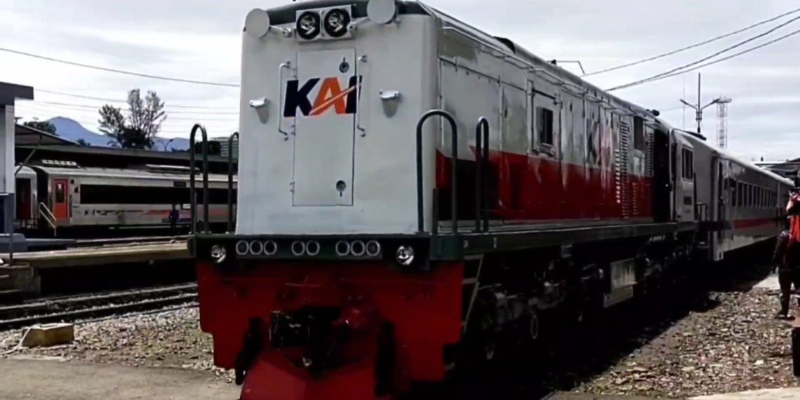 Pemprov Jabar dan PT KAI siapkan Rp8 triliun untuk reaktivasi jalur kereta Banjar–Pangandaran sepanjang 82 km. Proyek mulai dibangun tahun 2026. (Uby/pasjabar)