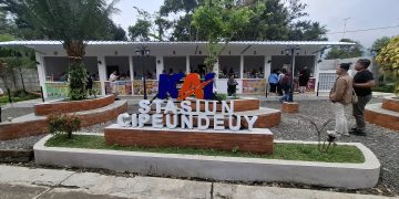 KAI Daop 2 Bandung sediakan area kios khusus di Stasiun Cipendeuy untuk pedagang lokal, wujud komitmen menciptakan stasiun tertib dan nyaman bagi pelanggan. (Uby/pasjabar)