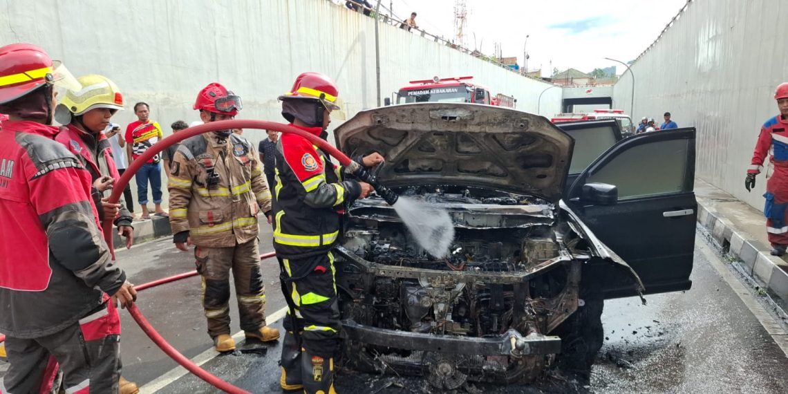 Minibus Terbakar