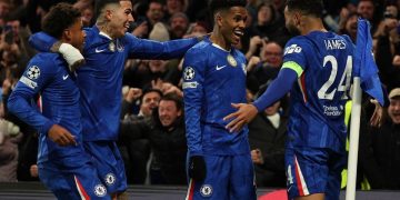 Estevao merayakan gol dengan rekan satu timnya dalam pertandingan sepak bola fase liga Liga Champions antara Chelsea vs Barcelona di Stamford Bridge di London pada 25 November 2025. (Foto oleh Adrian Dennis / AFP)(AFP/ADRIAN DENNIS)
