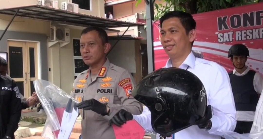 Dua Kakak Adik Kandung