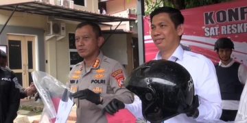 Dua Kakak Adik Kandung