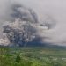 Status Gunung Semeru naik ke level ‘Awas’ hanya dalam satu jam. Awan panas hingga 13 km, 300 warga mengungsi, dan BPBD menetapkan tanggap darurat 7 hari. (BNPB)