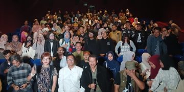NOBAR film Belum Ada Judul di Bandung berlangsung meriah. Film humanis garapan Aria Kusumadewa ini dipuji penonton dan resmi tayang di bioskop seluruh Indonesia mulai 20 November 2025. (Ist)