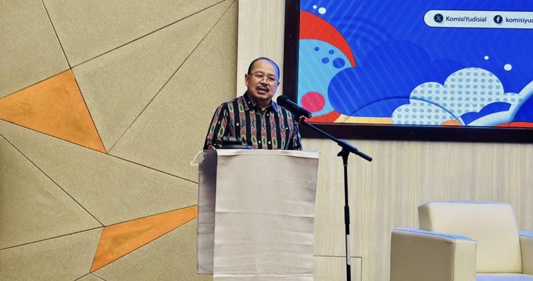 Ketua Komisi Yudisial Amzulian Rifai memuji peran media dalam dua dekade menjaga integritas peradilan. Media disebut sebagai mitra strategis KY dalam mendorong transparansi dan akuntabilitas hakim. (Ave/pasjabar)