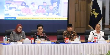 Wakil Ketua DPD RI GKR Hemas menegaskan pentingnya harmonisasi Perda dengan kebijakan nasional untuk memperkuat otonomi daerah. Dalam kunjungan kerja BULD DPD RI di Jawa Barat, berbagai persoalan pembentukan Perda kembali menjadi sorotan. (Ist)