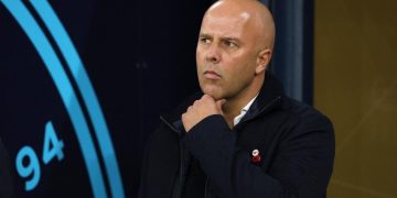 Arne Slot enggan membahas persaingan juara Premier League usai Liverpool dikalahkan Manchester City (Foto: REUTERS/Phil Noble)