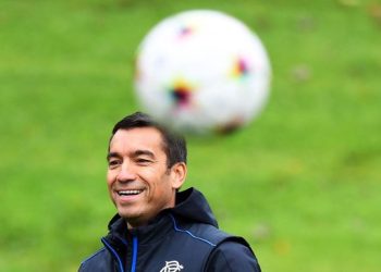Giovanni Van Bronckhorst dirumorkan bakal menangani Timnas Indonesia. (AFP/ANDY BUCHANAN)