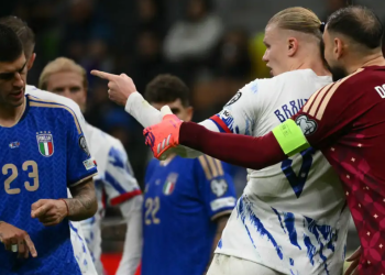 Italia kalah telak 1-4 dari Norwegia dalam laga terakhir Kualifikasi Piala Dunia 2026. Haaland cetak dua gol, Azzurri gagal lolos otomatis dan harus berjuang lewat play-off. (Getty Images)