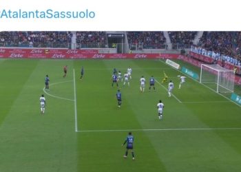 Aksi penyelamatan Jay Idzes saat melawan Atalanta pada lanjutan Liga Italia 2025-2026. (TWITTER SERIE A)