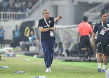 Nova Arianto saat memimpin Timnas Indonesia U-17. (dok. PSSI)
