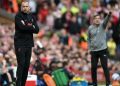 Asisten pelatih Liverpool asal Belanda, John Heitinga (kiri), dan pelatih kepala Southampton asal Kroasia, Ivan Juric, menyaksikan para pemain dari pinggir lapangan selama pertandingan Liga Primer Inggris antara Liverpool dan Southampton di Anfield di Liverpool, Inggris barat laut pada 8 Maret 2025. (Paul ELLIS/AFP)