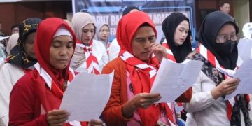 280 Eks Anggota NII dari 4 daerah di Jabar mengucapkan Ikrar Kesetiaan Eks Anggota NII kepada NKRI di Bandung. Kerja sama Densus 88 dan Pemprov Jabar dalam program deradikalisasi. (Uby/pasjabar)