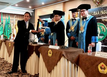 Hendrikus Umadato Raih Gelar Doktor Ilmu Manajemen Pascasarjana Unpas, Bahas Kinerja Militer