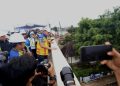 Menko AHY tinjau pembangunan Flyover Nurtanio Bandung (500 meter) bersama Wali Kota Farhan. Flyover ini ditargetkan rampung Desember 2025 untuk urai kemacetan perlintasan kereta. (Eci/pasjabar)