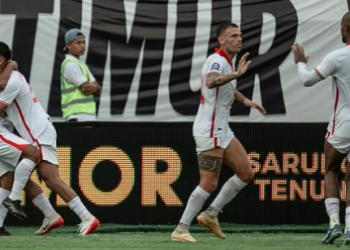 Selebrasi pemain Malut United FC saat membobol gawang Borneo FC Samarinda. (instagram @malutunitedfc)