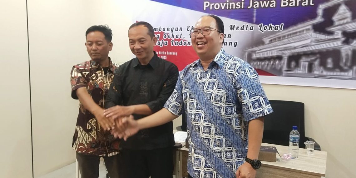 Sony Fitrah Perizal (tengah), secara akamasi terpiih Kembali sebagai Ketua JMSI Jawa Barat periode 2025-2030. (pasjabar)