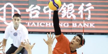 Rivan Nurmulki saat melepaskan smes keras. (Dok. AVC)