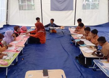 Sekolah rusak karena banjir