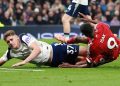 Micky van de Ven tidak pernah berniat mencederai Alexanderi Isak. (Getty Images/Marc Atkins)