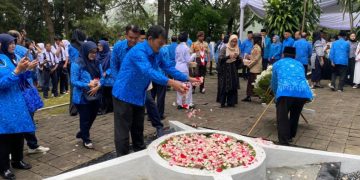 tabur Bunga Oto Iskandar Dinata