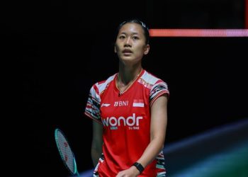 Putri Kusuma Wardani membawa Indonesia memimpin atas Malaysia dalam semifinal beregu putri SEA Games 2025. (Arsip PBSI)