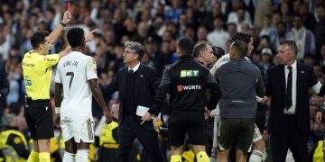 Real Madrid terkena dua kartu merah saat menghadapi Celta Vigo. (REUTERS/Ana Beltran)