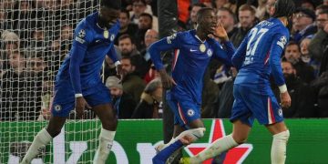 Pemain Chelsea, Moises Caicedo (tengah), merayakan golnya dalam pertandingan Liga Champions melawan Pafos di Stamford Bridge, Inggris, Kamis (22/1/2026). (AP Photo/Kin Cheung)