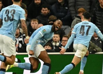 Pemain anyar Man City, Antoine Semenyo, merayakan golnya ke gawang Newcastle United pada lanjutan Carabao Cup di St. James' Park, Rabu (14/1/2026) dini hari WIB. (Oli SCARFF / AFP)