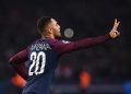 Layvin Kurzawa disebut masuk radar Persib Bandung pada bursa transfer, menyusul kabar adanya komunikasi antara klub Super League tersebut dengan mantan pemain Paris Saint-Germain.(FRANCK FIFE/AFP)