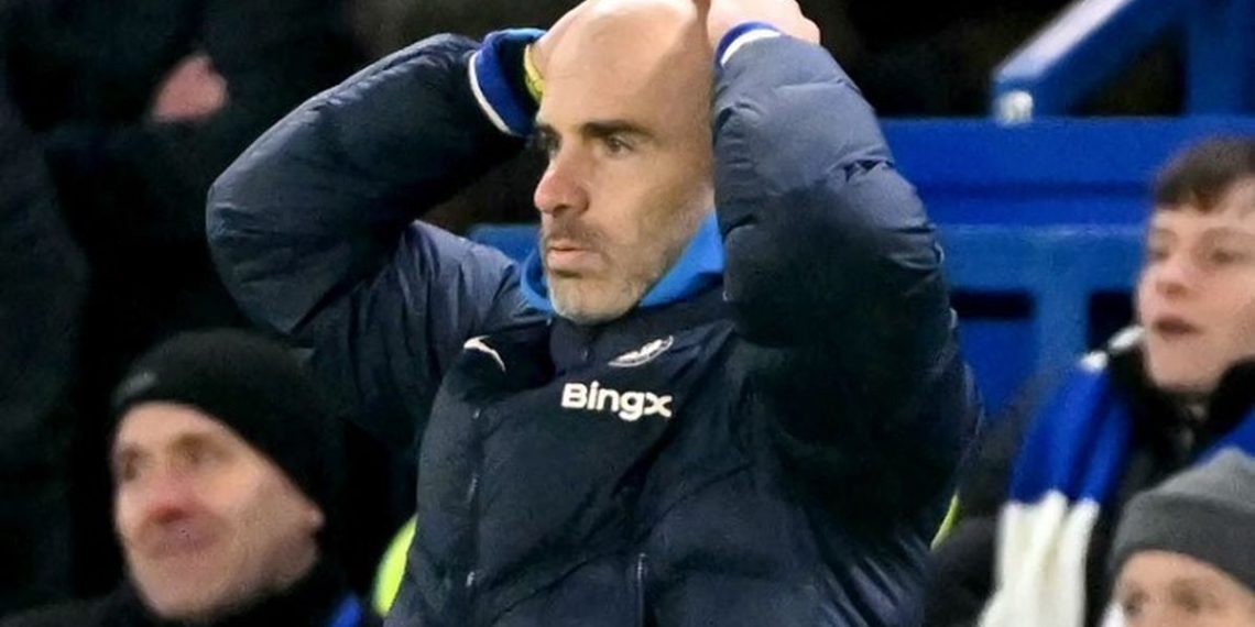 Reaksi pelatih Enzo Maresca ketika Chelsea menelan kekalahan 1-2 saat menjamu Fulham pada laga lanjutan Liga Inggris, Kamis (26/12/2024).(AFP/GLYN KIRK)