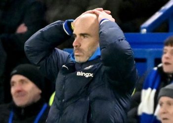 Reaksi pelatih Enzo Maresca ketika Chelsea menelan kekalahan 1-2 saat menjamu Fulham pada laga lanjutan Liga Inggris, Kamis (26/12/2024).(AFP/GLYN KIRK)